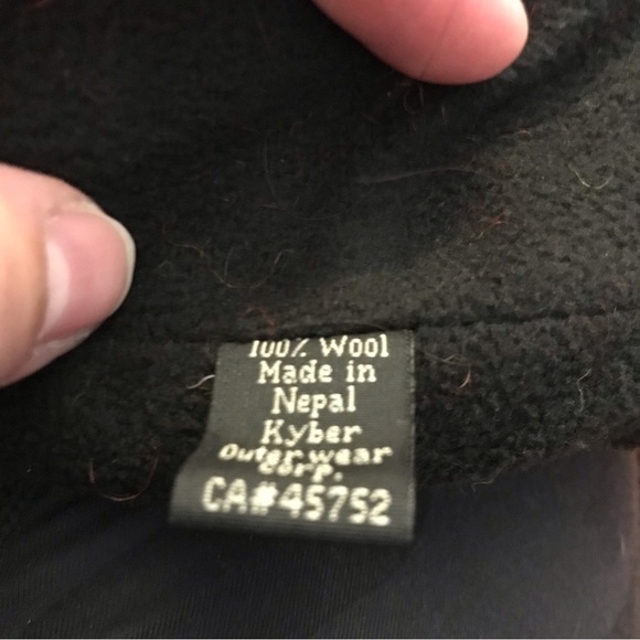 𝅺KYBER knitted winter hat/ toque.  Shades of red and orange.  Made in Nepal. - Picture 7 of 8